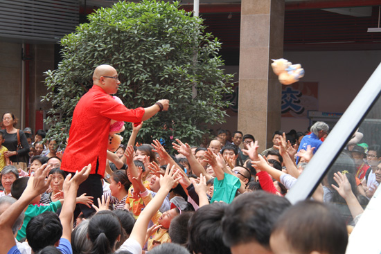 热烈庆祝5月26日国际时代广场商业步行街隆重试营业